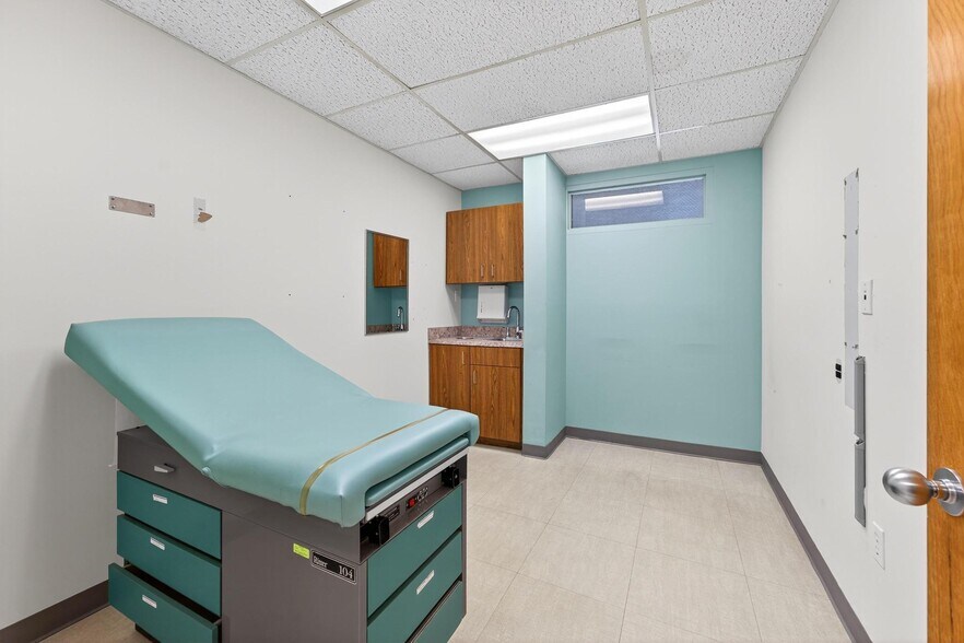 More Photos Of 220 N Westmonte Dr, Altamonte Springs Medical For Lease