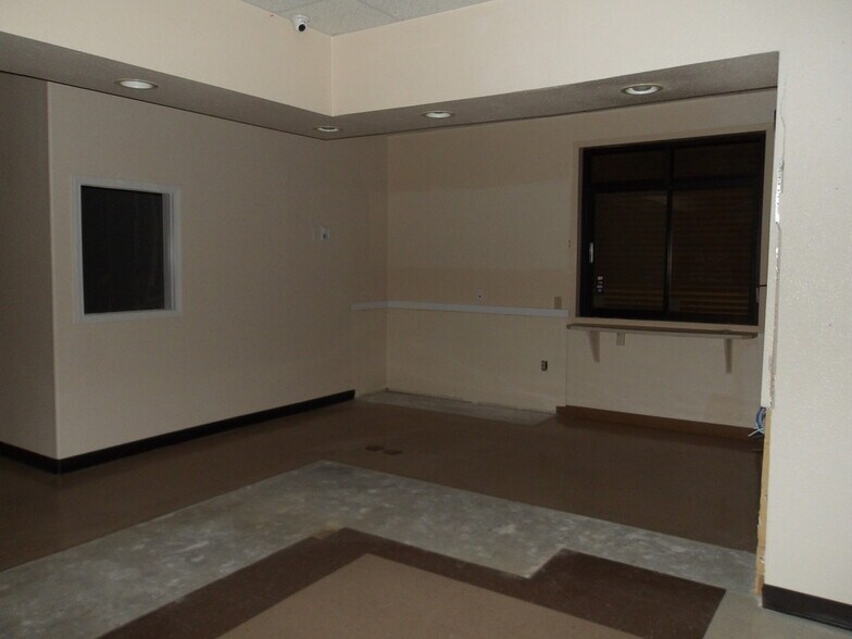 More Photos Of 707 W Sesame Dr, Harlingen Office For Sale