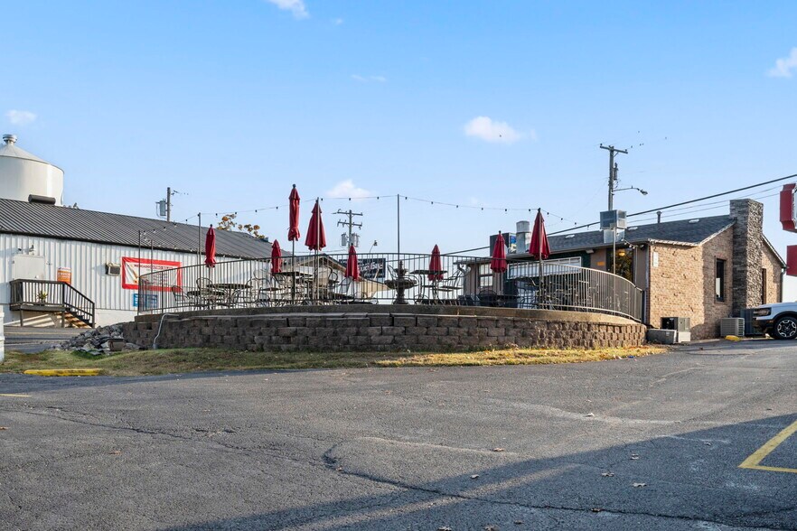 More Photos Of 1107-1109 W 76 Country Blvd, Branson General Retail For Sale