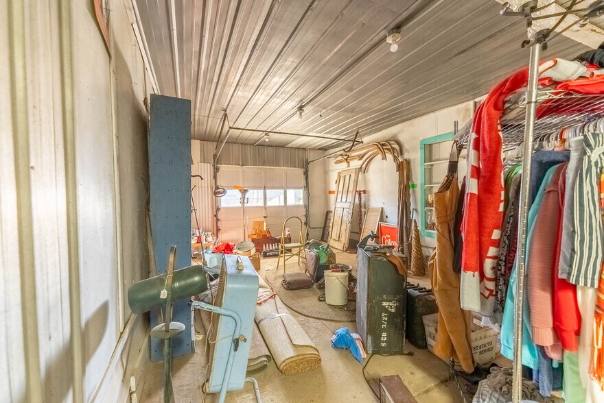 More Photos Of 14597 US-63, Vichy General Retail For Sale
