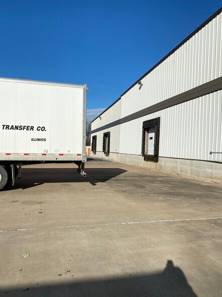 More Photos Of 2925 Wismann Ln, Quincy Service For Lease