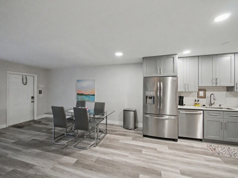 More Photos Of 112 Claremont Ln, Palm Beach Shores Apartments For Sale