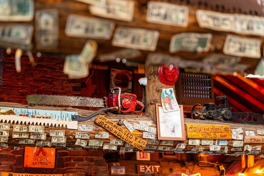 More Photos Of 7000 Graves Creek Rd, Lolo Bar For Sale