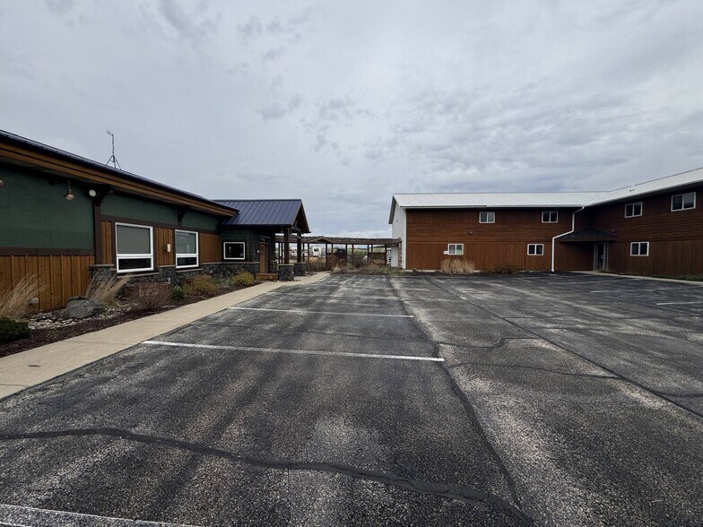 More Photos Of 4070 E Brigham Rd, Blue Mounds Office For Sale