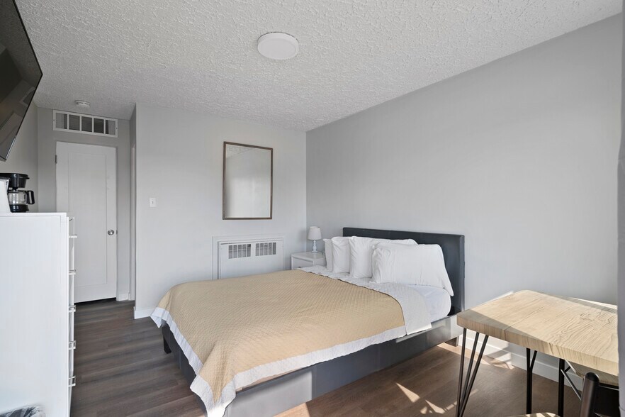 More Photos Of 1411 9th St, Rock Springs Hotel For Sale