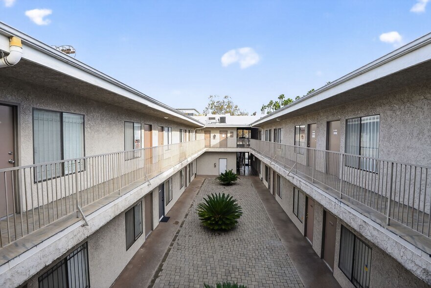 More Photos Of 815 S Central Ave, Glendale Office For Sale