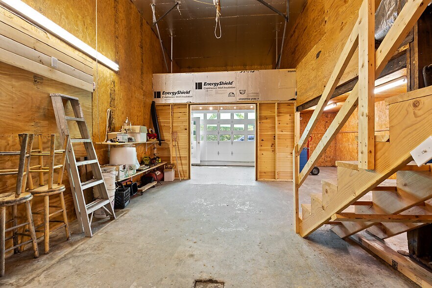 More Photos Of 152 Fairfield St, Oakland Flex For Sale