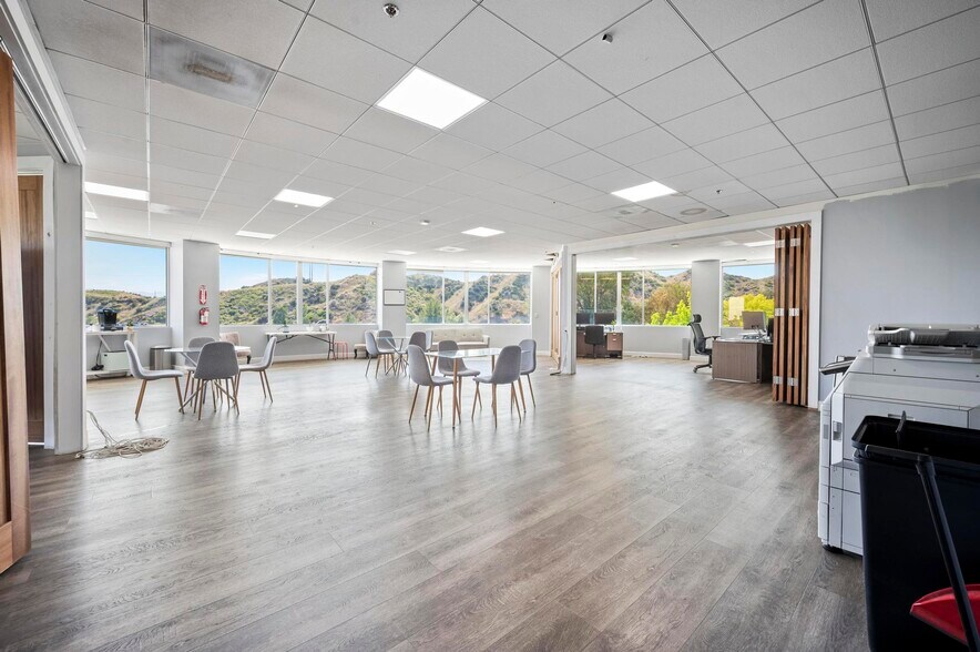 More Photos Of 28212 Kelly Johnson Pky, Valencia Medical For Lease