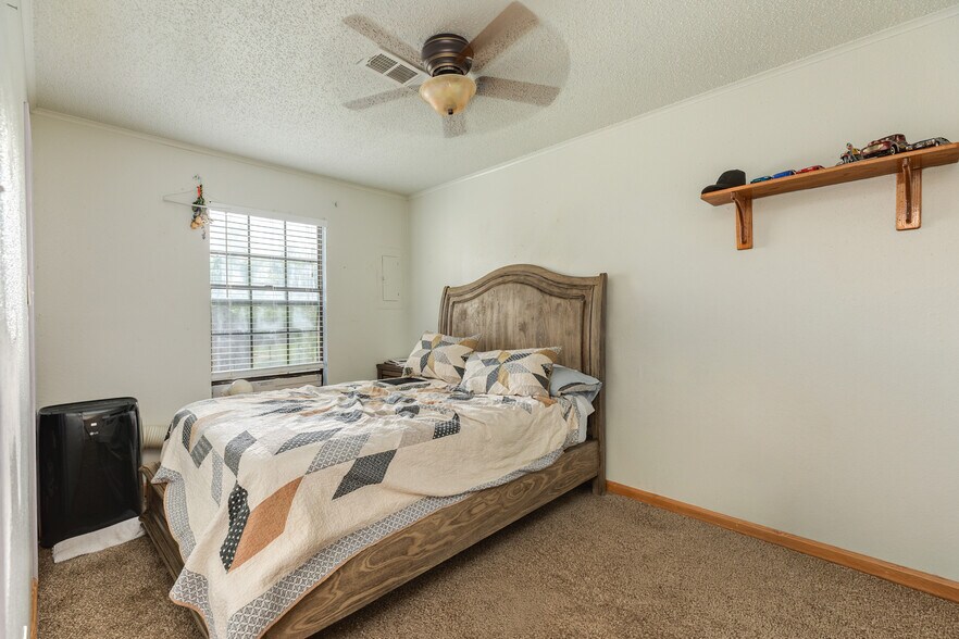 More Photos Of 2230 Nancy St, Alvin Specialty For Sale