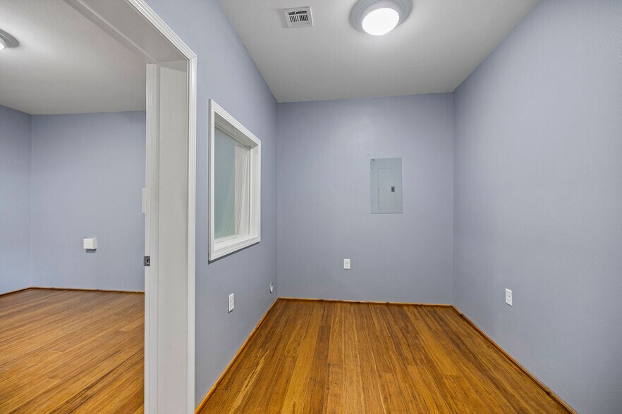 More Photos Of 276 E Pine St, Ponchatoula Office For Sale