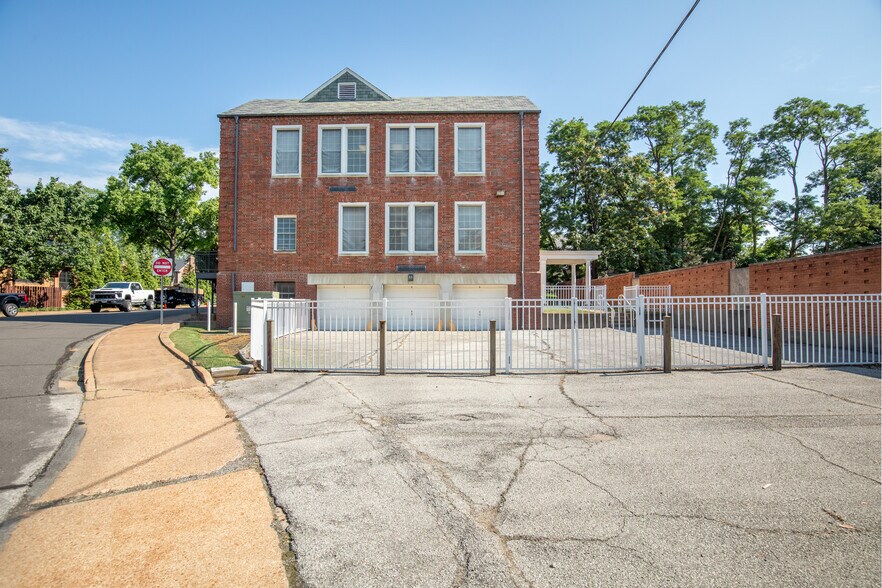 More Photos Of 7530 Maryland Ave, Clayton Office Residential For Sale