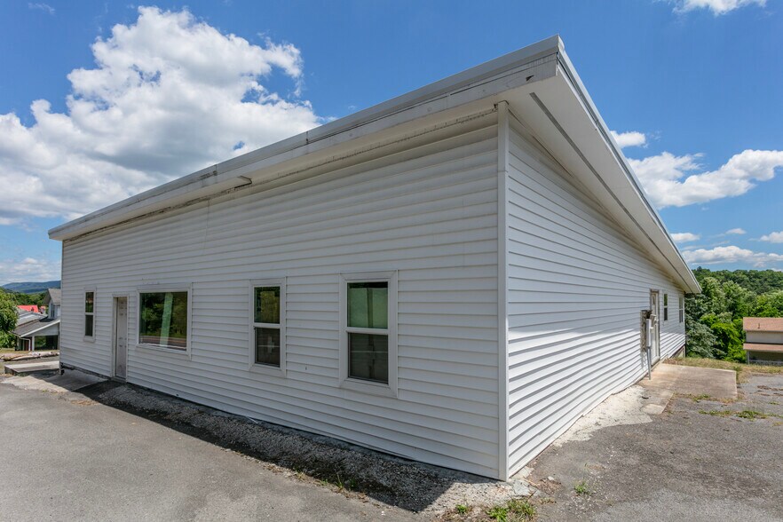 Primary Photo Of 13100 Bedford Rd NE, Cumberland Light Manufacturing For Lease
