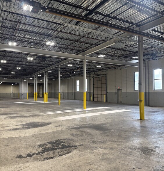 More Photos Of 16945 Masonic Blvd, Fraser Warehouse For Sale