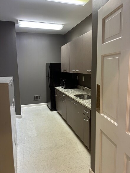 More Photos Of 50 Lenox Pointe NE, Atlanta Medical For Lease