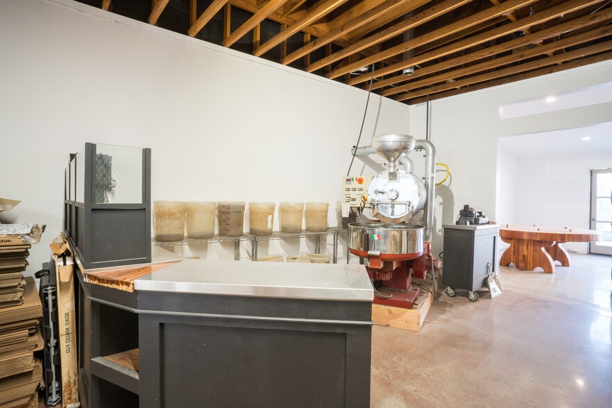 More Photos Of 1529 W Pacific Coast Hwy, Long Beach Storefront For Sale