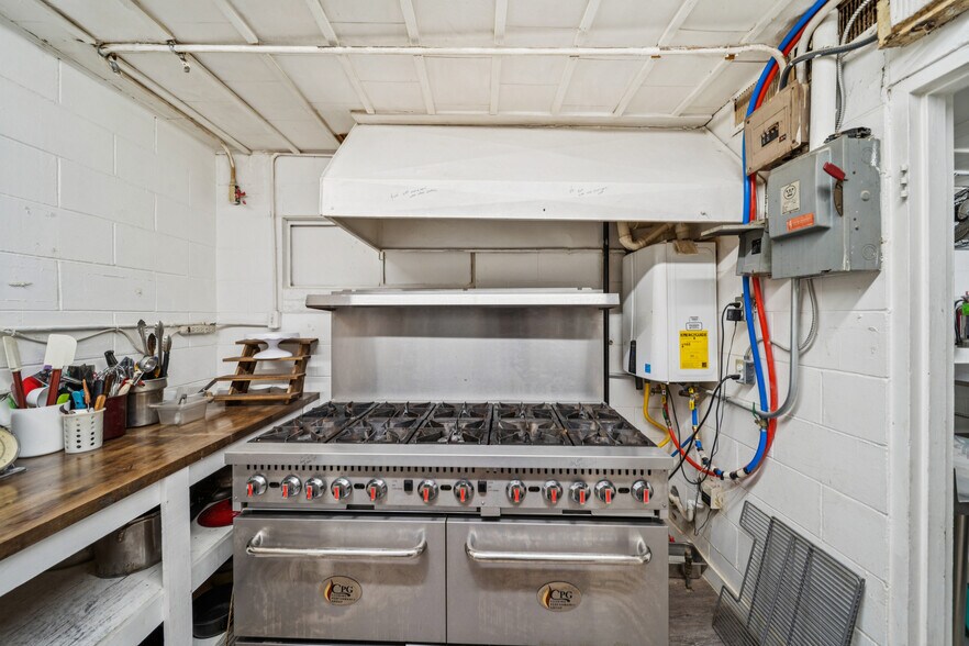 More Photos Of 29301 Hwy 82 Hwy, Park Hill Restaurant For Sale