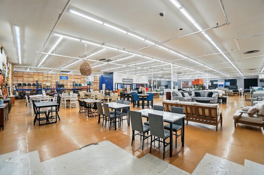 More Photos Of 50 Eswin St, Cincinnati Freestanding For Sale