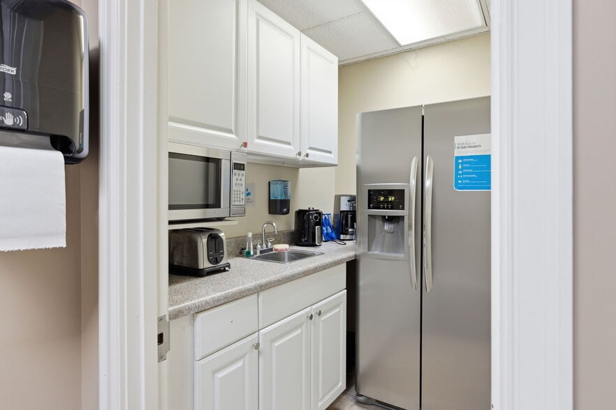 More Photos Of 1044 William Hilton Pky, Hilton Head Island Office For Sale