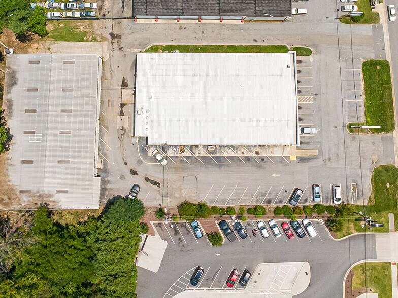 More Photos Of 1380 Tunnel Rd, Asheville Light Distribution For Lease