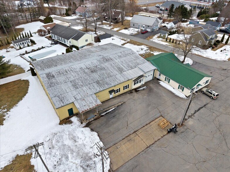 More Photos Of 15 E Elm St, Broadalbin Warehouse For Lease