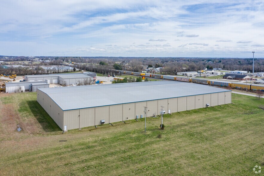 More Photos Of 370 High Rail Way, Bowling Green Warehouse For Lease
