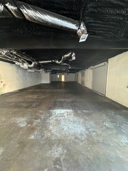 More Photos Of 1726 Commerce St, Garland Warehouse For Lease