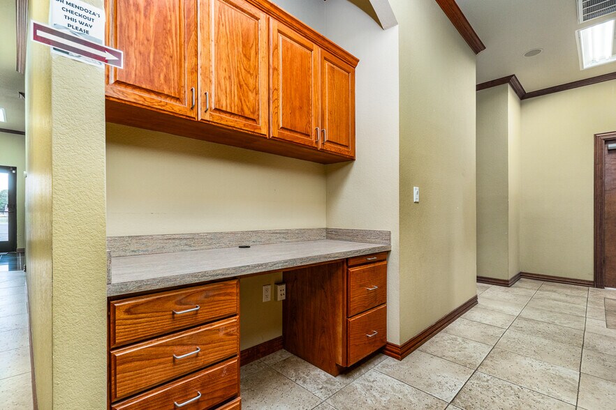 More Photos Of 22 Care Circle, Amarillo Medical For Lease