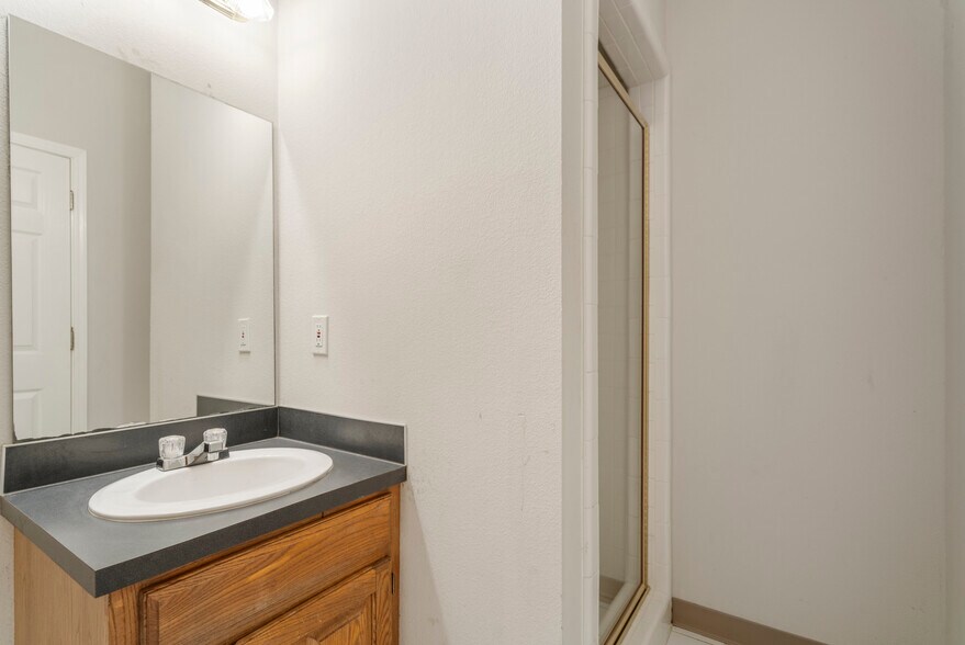 More Photos Of 26400 E 111th St S, Coweta Flex For Sale