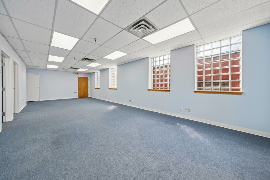More Photos Of 545-553 Cedar Ln, Teaneck Office For Sale