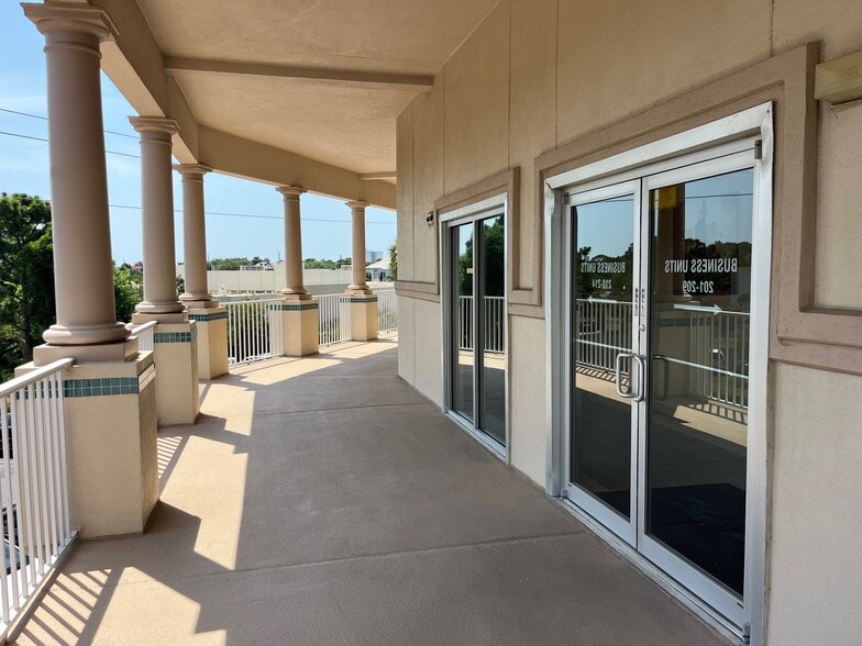 More Photos Of 4507 Furling Ln, Destin Loft Creative Space For Sale