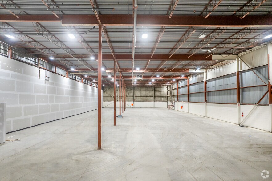 More Photos Of 44 Rolark Dr, Toronto Manufacturing For Lease