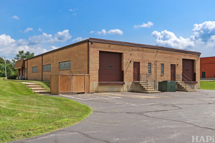 More Photos Of 1350 Chase St, Algonquin Manufacturing For Sale