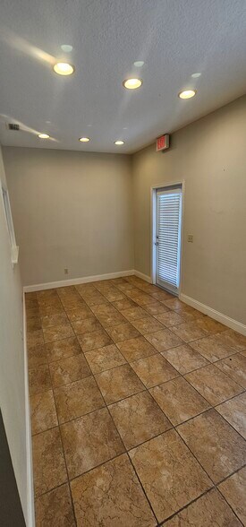 More Photos Of 465 Summerhaven Dr, DeBary Office For Lease