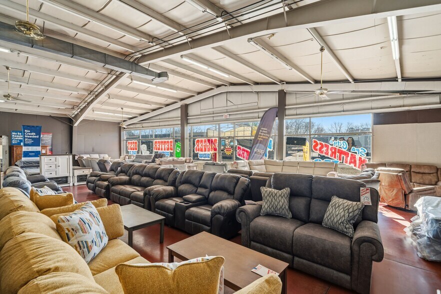 More Photos Of 606 Albert Pike Rd, Hot Springs National Park Freestanding For Sale