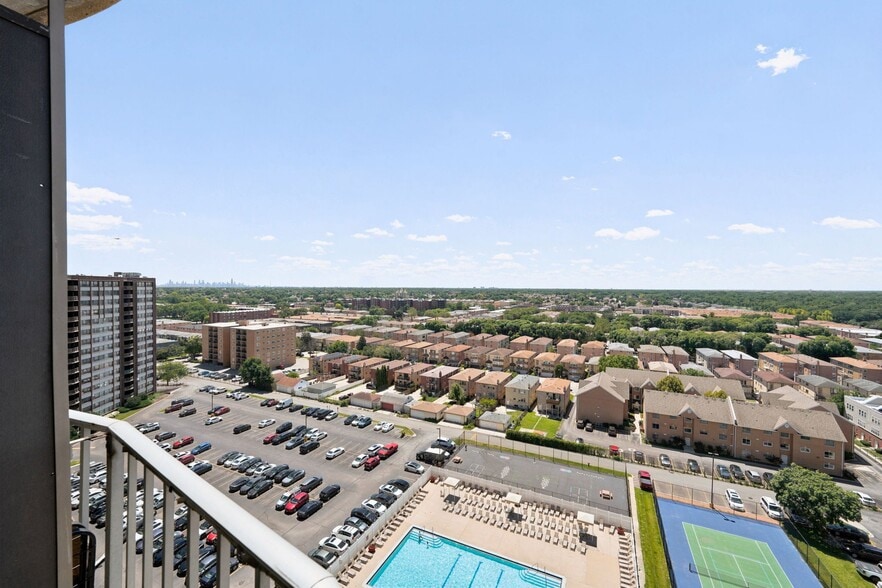 More Photos Of 5441 N East River Rd, Chicago Apartments For Lease