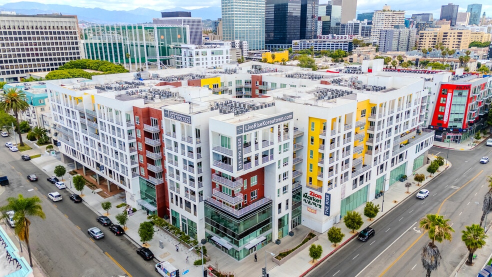 Primary Photo Of 750 S Oxford Ave, Los Angeles Apartments For Lease