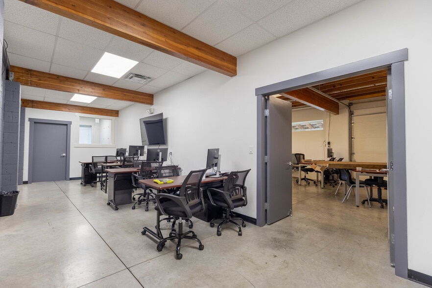 More Photos Of 22867 Fraser Hwy, Langley General Retail For Lease