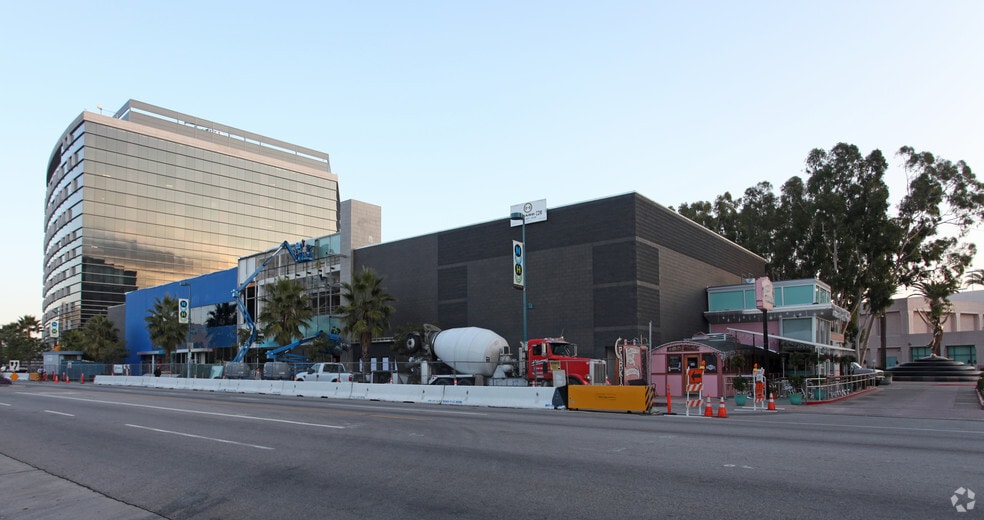 Primary Photo Of 5240 Lankershim Blvd, North Hollywood Movie Theatre For Lease