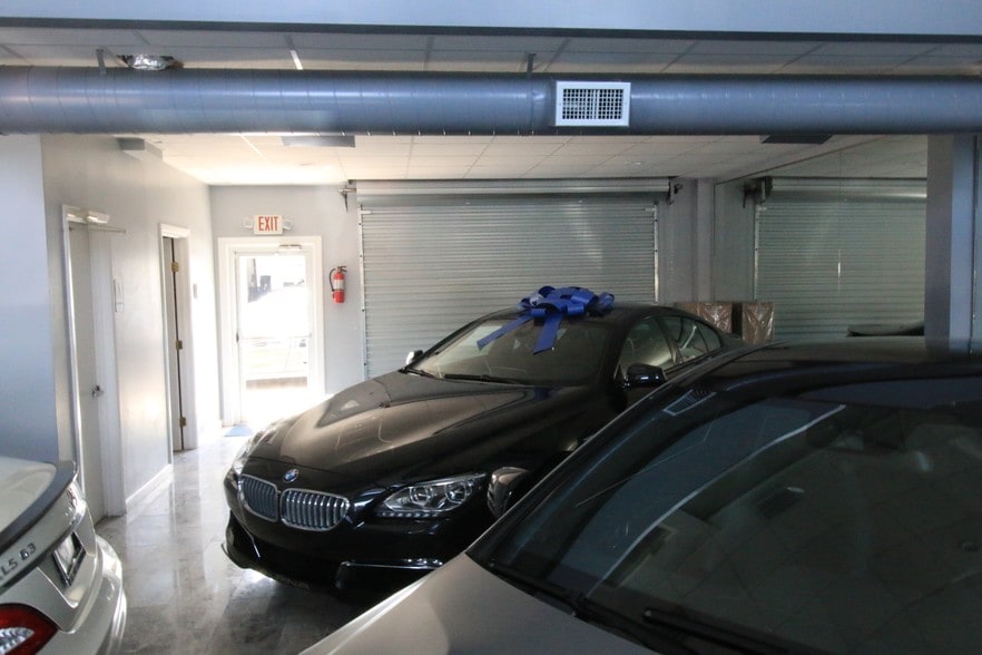 More Photos Of 5827 Star Ln, Houston Warehouse For Sale