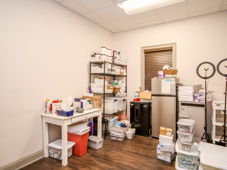 More Photos Of 404 Enterprise Dr, Oxford Medical For Sale