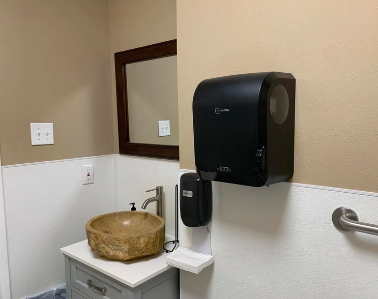 More Photos Of 111 E Main St, Atlanta Restaurant For Sale