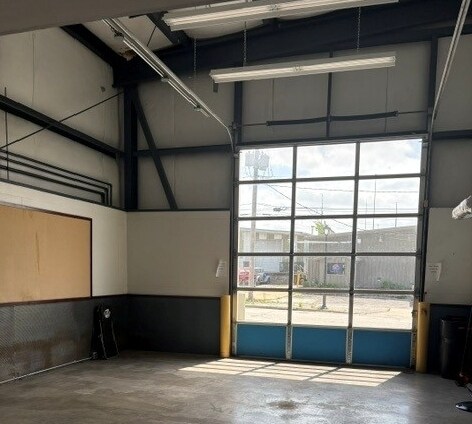 More Photos Of 5744 Kessler Ln, Merriam Warehouse For Lease
