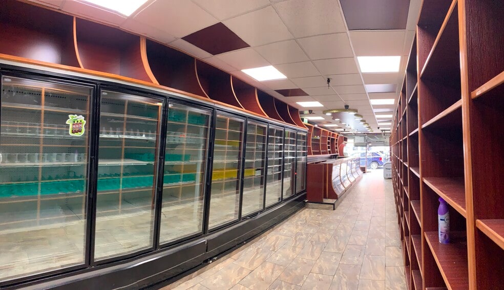 More Photos Of 882 Dekalb Ave, Brooklyn Restaurant For Lease