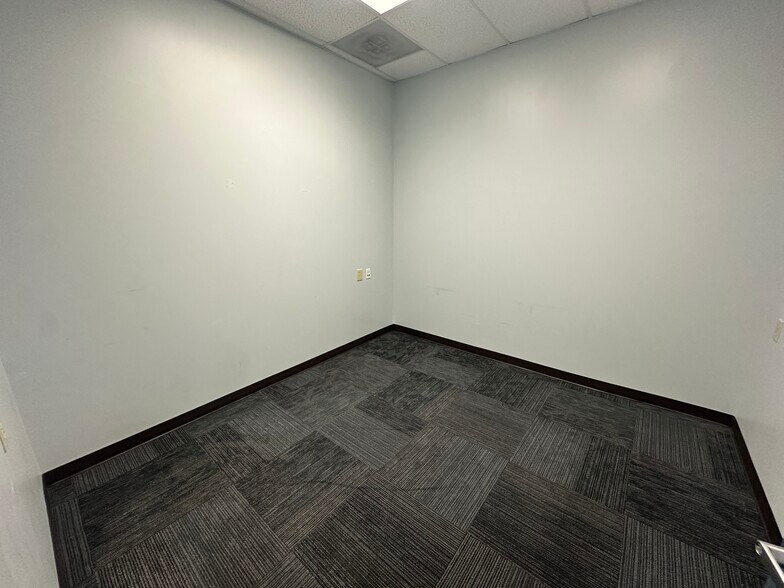 More Photos Of 7752-7756 Gateway Ln, Concord Medical For Lease