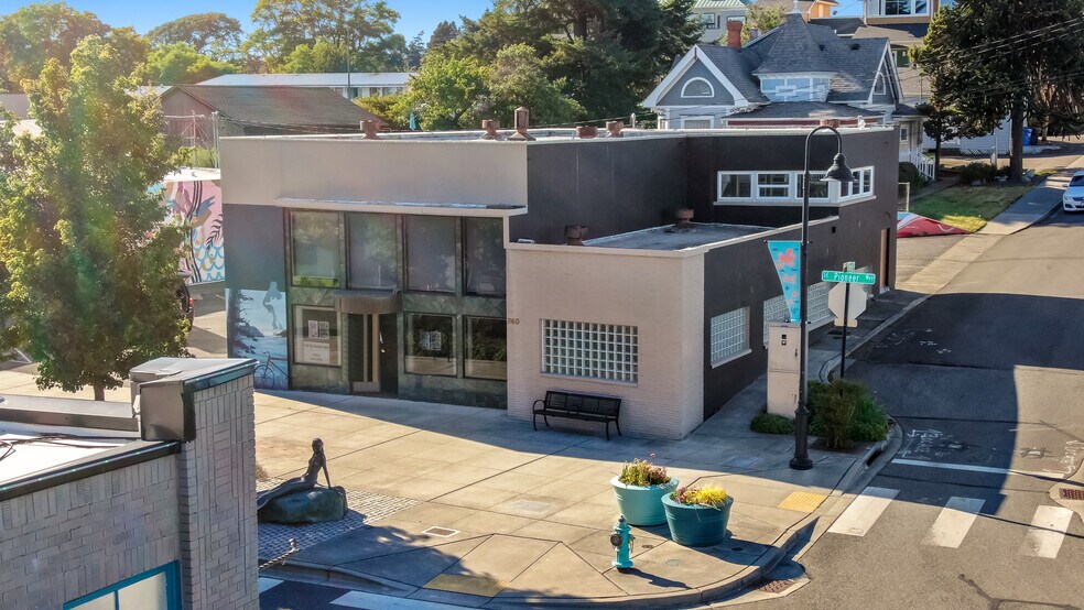 More Photos Of 740 SE Pioneer Way, Oak Harbor Office For Lease