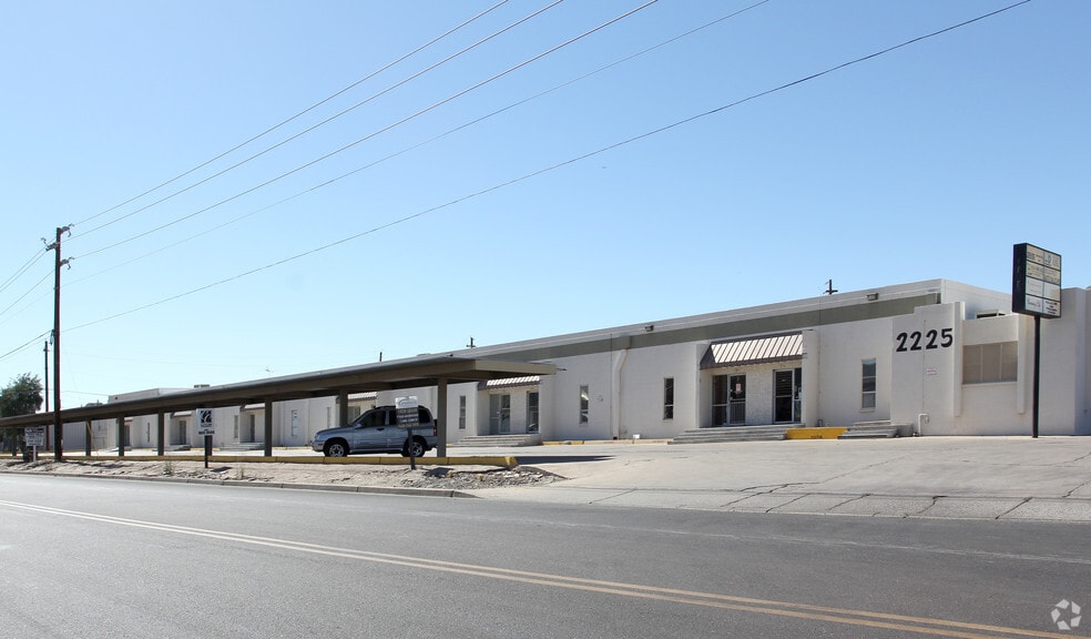 More Photos Of 2225 W Mountain View Rd, Phoenix Warehouse For Lease