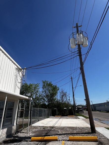 More Photos Of 6827 La Paseo St, Houston Warehouse For Lease