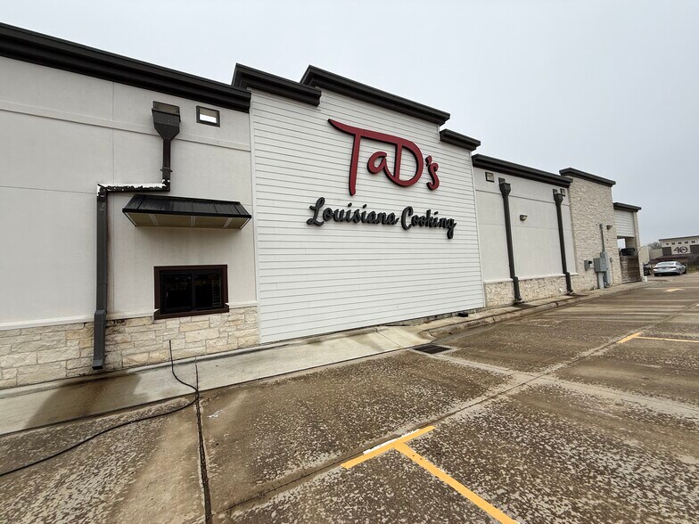 More Photos Of 1161 William D Fitch Pky, College Station General Retail For Sale