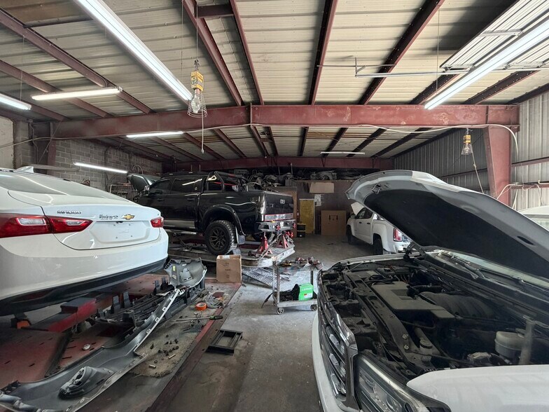 More Photos Of 2601 Lexington St, Kenner Warehouse For Sale