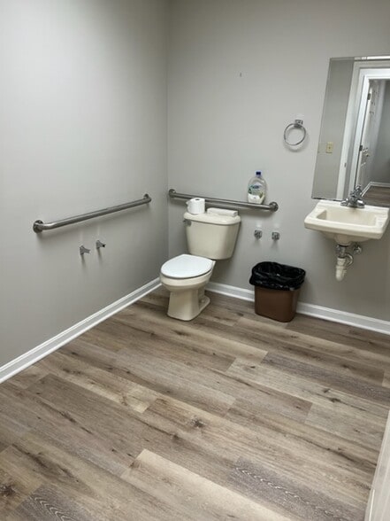 More Photos Of 1700 Ups Dr, Louisville Office For Sale